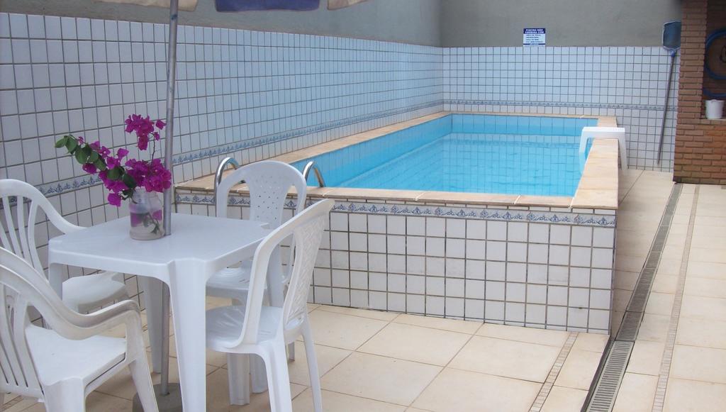 Sobrado Com Piscina Em Condomino Fechado A 150 M Da Praia Caraguatatuba Zimmer foto